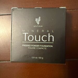 NIB Younique Mineral Touch Pressed Powder Foundation - Shade Tafetta